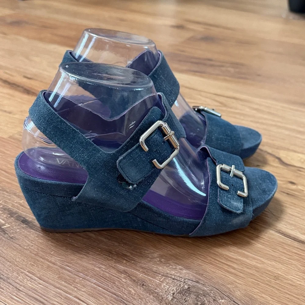Vaneli navy glitter strappy wedge sandals, size 8